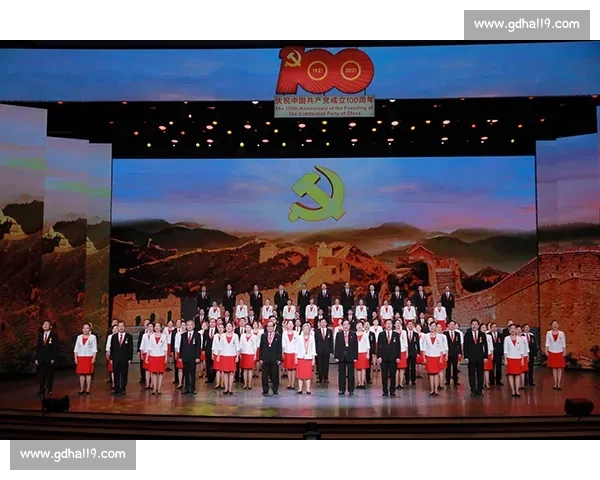 在掌声雷动的瞬间见证时代精神与集体共鸣的力量在舞台与人心之间回响